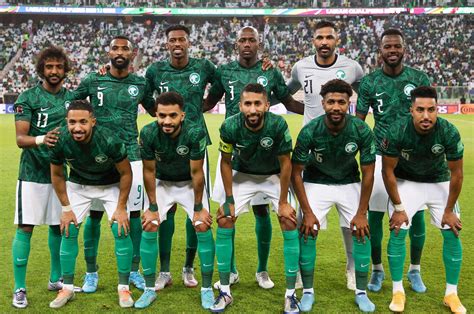 サッカーサウジアラビア代表 順位：砂漠の風が運ぶ戦術の謎